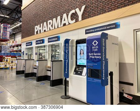 Orlando, Fl/usa-9/25/20:the Medavail Self Service Pharmacy Kiosk In The Pharmacy Department Waiting 