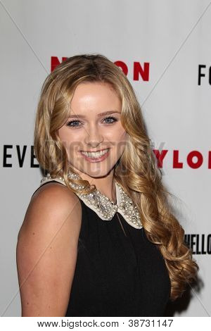 LOS ANGELES - OCT 15: Greer Grammer dorazí na Nylon je říjen to problém party v Londýně západ Holly