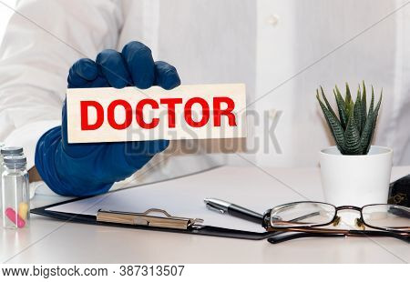 The Words Doctor Written On A Calendar To Remind You An Important Appointment