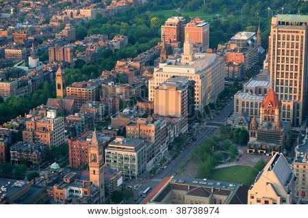 Boston city-keskustan Ilmakuva kaupunkien historiallisten rakennusten auringonlaskun aikaan.