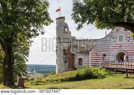 Oblasy, Poland. September 19, 2020: Janowiec Castle.  Renaissance Castle Built In Between 1508-1526.