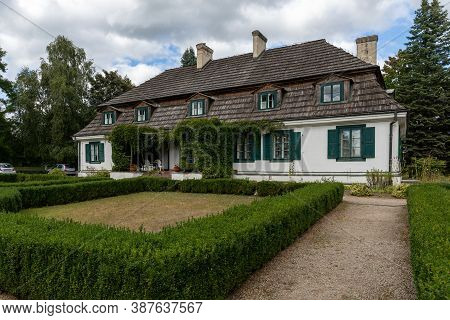 Janowiec, Poland - August 28, 2020: A Baroque Manor House From Moniak On The Premises Of The Museum 
