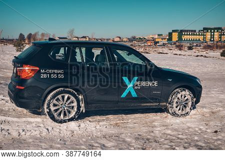 Bmw Advertising, Moscow, 1.11.2018: Demonstration Of A Model Of A Black Car, Cars On A Snow-covered 
