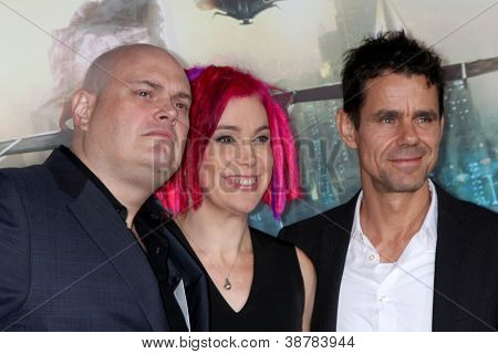 LOS ANGELES - Lokakuu 24: Andy Wachowski, Lana Wachowski, Tom Tykwer saapuu 