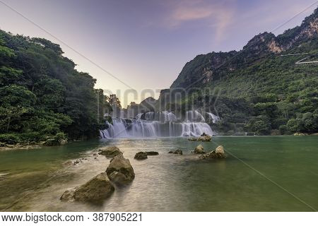 Ban Gioc - Detian Waterfall In Cao Bang, Vietnam