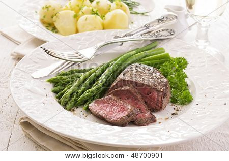 Steak mit Spargel