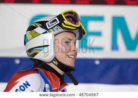 SOELDEN, AUSTRIA -OCT 25: Sanni Leinonen FIN w torze slalom gigant kobiet przez Retten