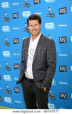 LOS ANGELES - Temmuz 31: Jason Dundas 2013 yapmak bir şey Ödülleri'nde Avalon 31 Temmuz gelir