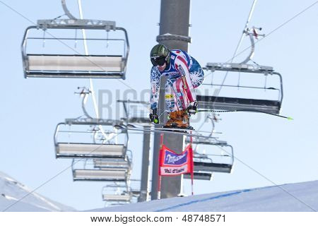 VAL D'ISERE RANSKAN. 18-12-2010. Stacey Cook (USA) vie ilmaa aikana naisten syöksylaskukilpailu 