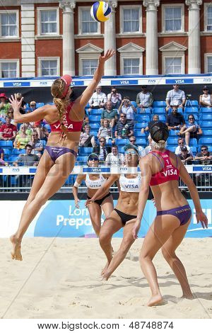 2011/10/08 LONDON, ENGLAND, Tealle Hunkus & Heather Lowe (USA) vs Liliane Maestrini & Angela Vieira