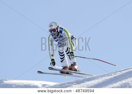 VAL D'ISERE RANSKAN. 18-12-2010. Isabelle Stiepel (GER) vie ilmaa aikana naisten syöksylasku 