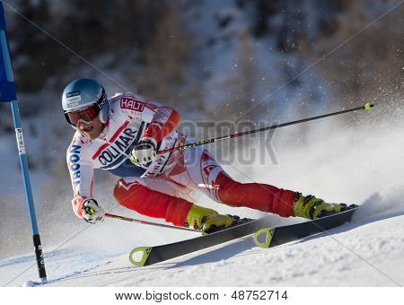 VAL D ' ISERE FRANKREICH. 12.11.2010. PALANDER Kalle (FIN) greift ein Kontrolle-Tor während der FIS alpine 