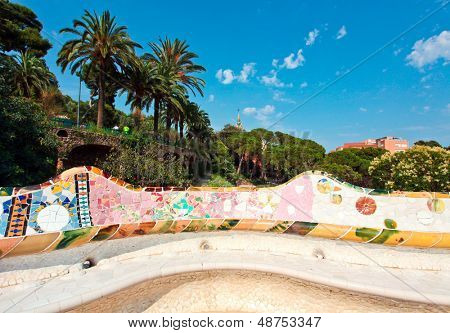 Barcellona, Spagna - 19 luglio: Mosaico ceramico Parco Guell su 19 luglio 2013 a Barcellona, Spagna. Gue Park
