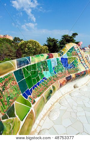 Barcellona, Spagna - 19 luglio: Mosaico ceramico Parco Guell su 19 luglio 2013 a Barcellona, Spagna. Gue Park