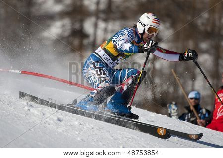 วิ D'ISERE ฝรั่งเศส 12-12-2010. สหรัฐอเมริกาโนแลน KASPER โจมตีประตูควบคุมระหว่าง FIS อัลไพน์สกี