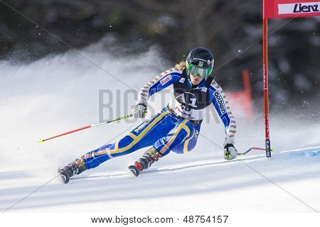 LIENZ, Østrig 28 December 2009. Kajsa Kling SWE hastigheder ned kurset samtidig konkurrerer i først