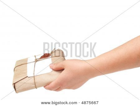 Szállítási kézzel parcella elszigetelt fehér