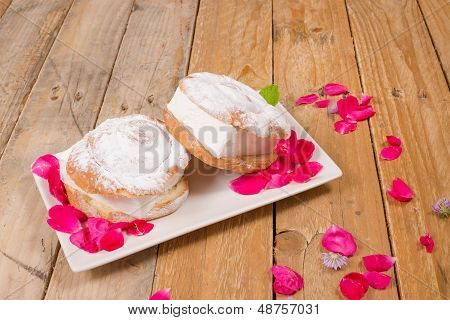 Ensaimada se zmrzlinou