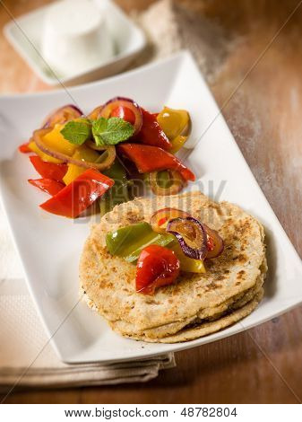 tortillas con peperoni, messa a fuoco selettiva