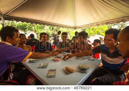 BERDUT, Malesia - APR 8: Persone non identificate Orang Asli nel suo villaggio su 8 aprile 2013 in Berdut, Ma