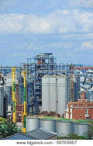 Port grain dryer