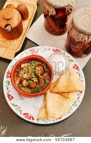pancakes with sauce ((national belorussian food)
