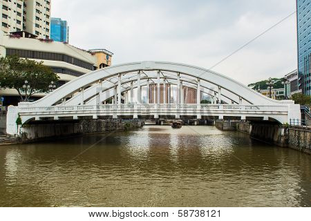 Singapore financial district framed by Elgin Bridge and the Singapore River