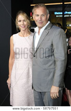LOS ANGELES - JAN 15: Christine Baumgartner, Kevin Costner at the premiere of Paramount Pictures' 'Jack Ryan: Shadow Recruit' at TCL Chinese Theater on January 15, 2014 in Los Angeles, CA