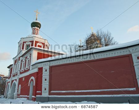 Ortodokse kirke i Rusland. Vinterdag.