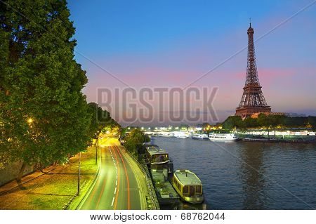 View On The Effel Tower Form Bir-hakeim Bridge