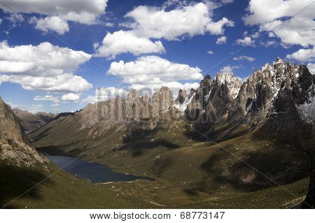 Nyempo Yurtse Granite Range, Tibet.