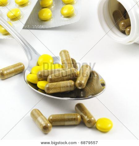 Löffel mit Tabletten