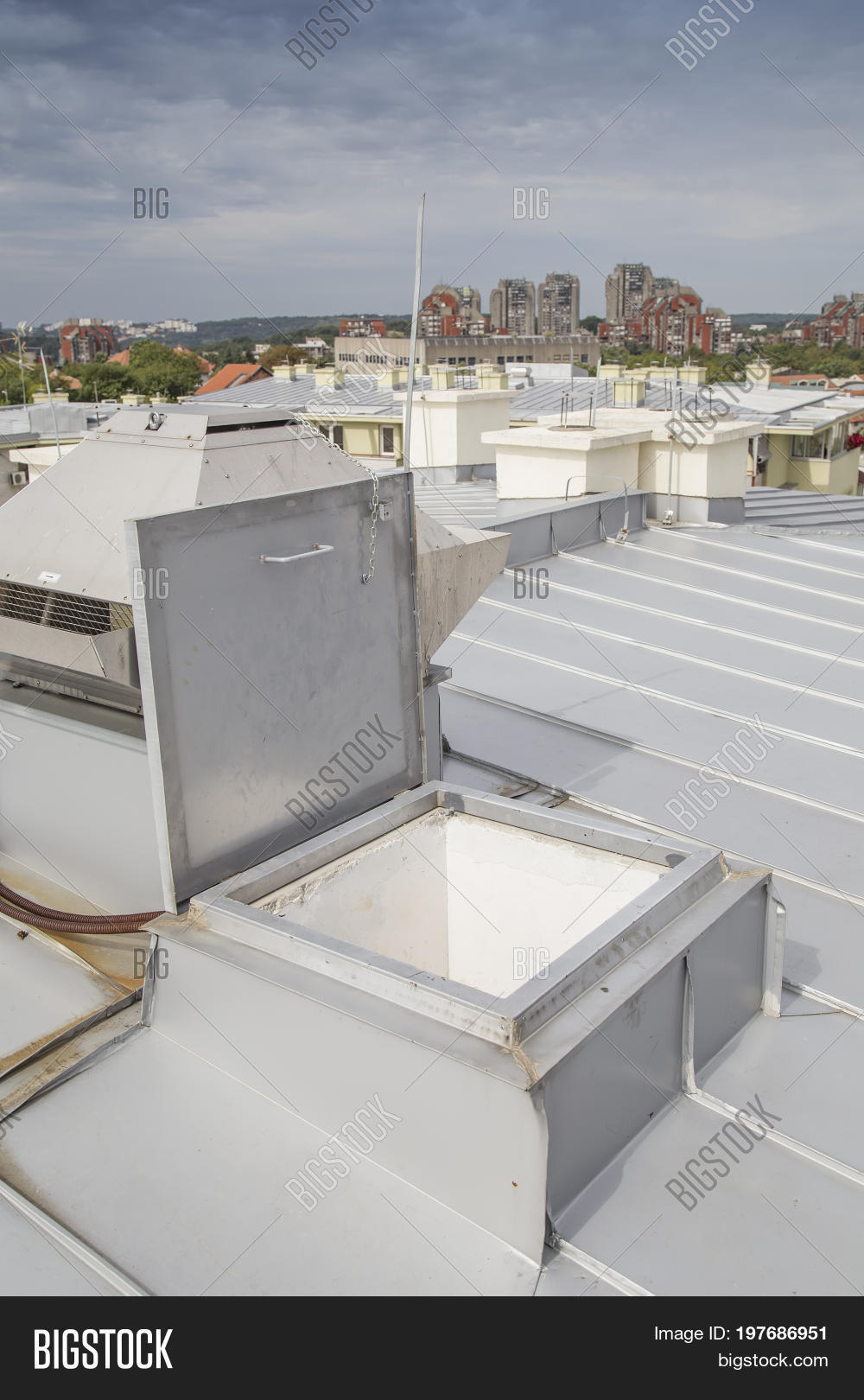 Люк выхода на скатную кровлю противопожарный чертежи. Как называется выход на крышу. Как называется выход на крышу. Интересные выходы на кровлю. Вытяжка vilpe.