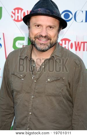 LOS ANGELES - JUL 28: Enrico Colantoni ankommer på CBS, den CW, Showtime sommer presse Tour 2010 