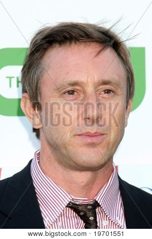 LOS ANGELES - JUL 28: Jake Weber přijíždí z večírku 2010 CBS, CW, Showtime letní Press Tour 
