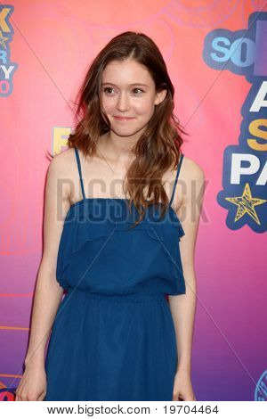 LOS ANGELES - 2 สิงหาคม: Hayley McFarland มาที่ 2010 ฟ็อกซ์ร้อนกดทัวร์พรรค Pacifi