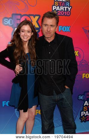 LOS ANGELES - 2 agosto: Hayey McFarland & Tim Roth arriva al 2010 FOX Summer Press Tour partito un