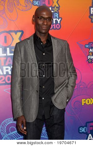 LOS ANGELES - 2 agosto: Lance Reddick arriva al 2010 FOX Summer Press Tour Party al Pacifico Pa