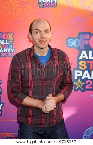 LOS ANGELES - 2. srpna: Paul Scheer přijíždí z večírku 2010 FOX letní Press Tour v Pacific Park