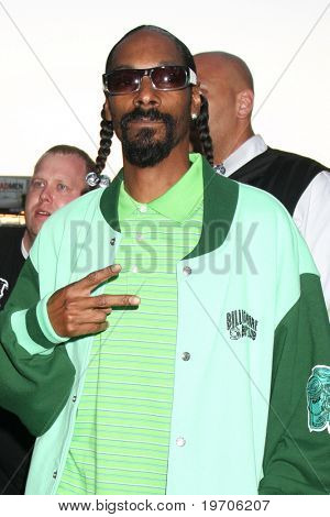 LOS ANGELES - AUGUST 4:  Snoop Dogg arrives at the 