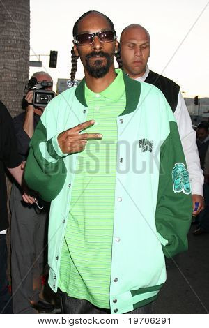 LOS ANGELES - AUGUST 4:  Snoop Dogg arrives at the 