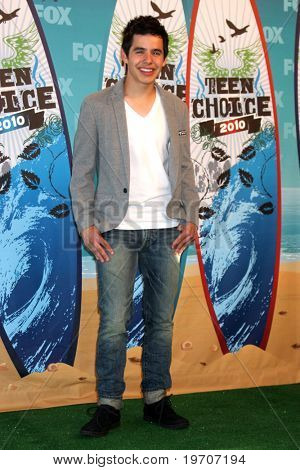 LOS ANGELES - 8 sierpnia: David Archuleta w sali prasowej w 2010 Teen Choice Awards w Gibson