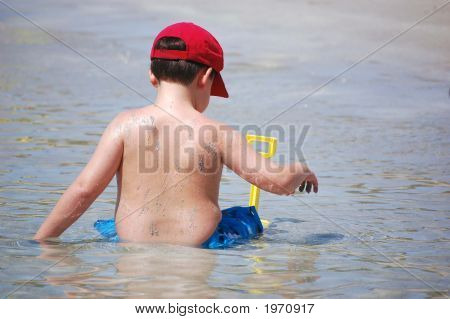 Kleinkind, spielen am Strand