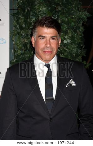 LOS ANGELES - 27 de AUG: Bryan Batt llega a la 62nd Primetime Emmy premios intérpretes nominado Recep