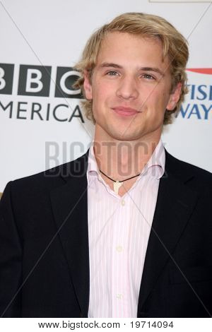 LOS ANGELES - 27 AUG: Freddie Stroma aankomt op de 2010 BAFTA Emmy thee in Century Plaza Hotel op A