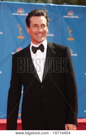 LOS ANGELES - 29 août: Jon Hamm arrive aux Emmy Awards 2010 au Nokia Theater à LA Live sur Augus