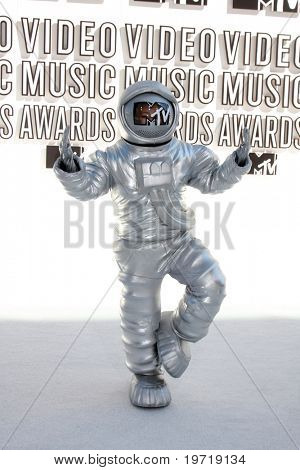 LOS ANGELES - SEP 12: MTV Moon Man arriva al 2010 MTV Video Music Awards del Nokia - LA Live o