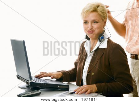 Femme d'affaires avec casque