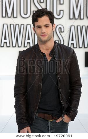 LOS ANGELES - SEP 12:  Penn Badgley arrives at the 2010 MTV Video Music Awards  at Nokia - LA Live on September 12, 2010 in Los Angeles, CA