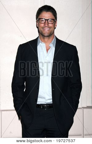 LOS ANGELES - 28 WRZ: James Scott przybywa 